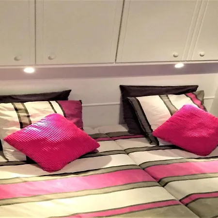 With Stunning Views Near 别墅 *